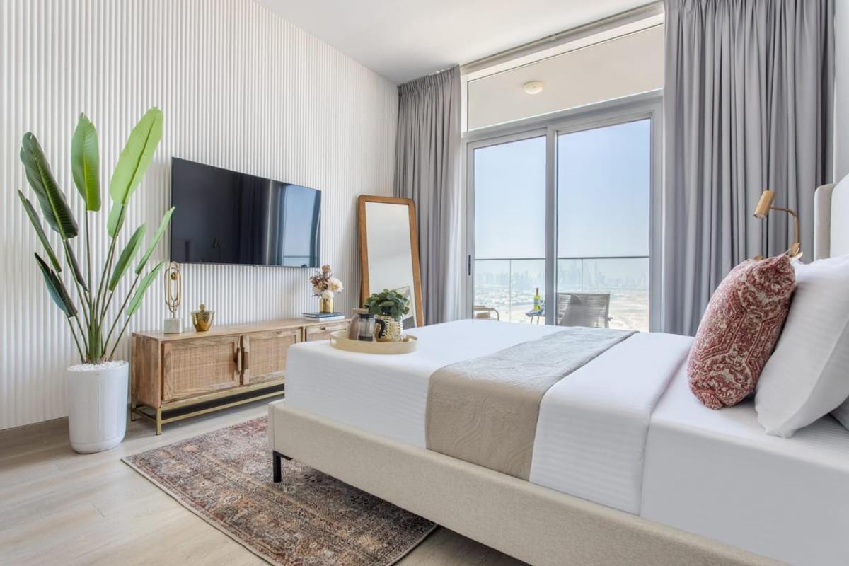 Frank Porter - Bloom Tower C Apartment *